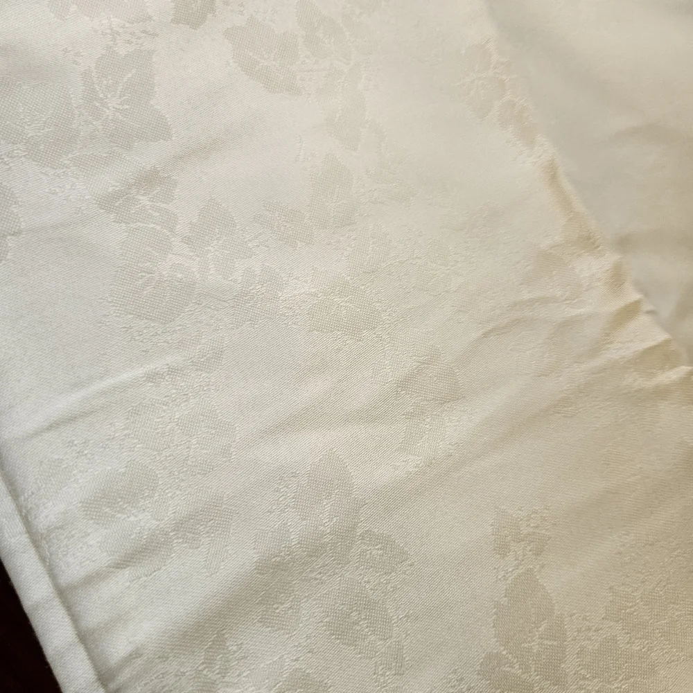 100% Cotton Made in Spain Pillowcases Set of 2 White on White Damask Floral